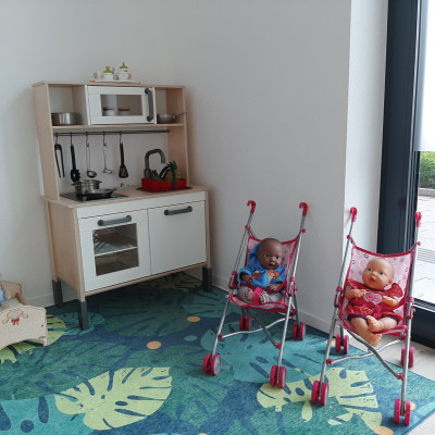 Spielküche- und Puppenecke Spielküche- und Puppenecke